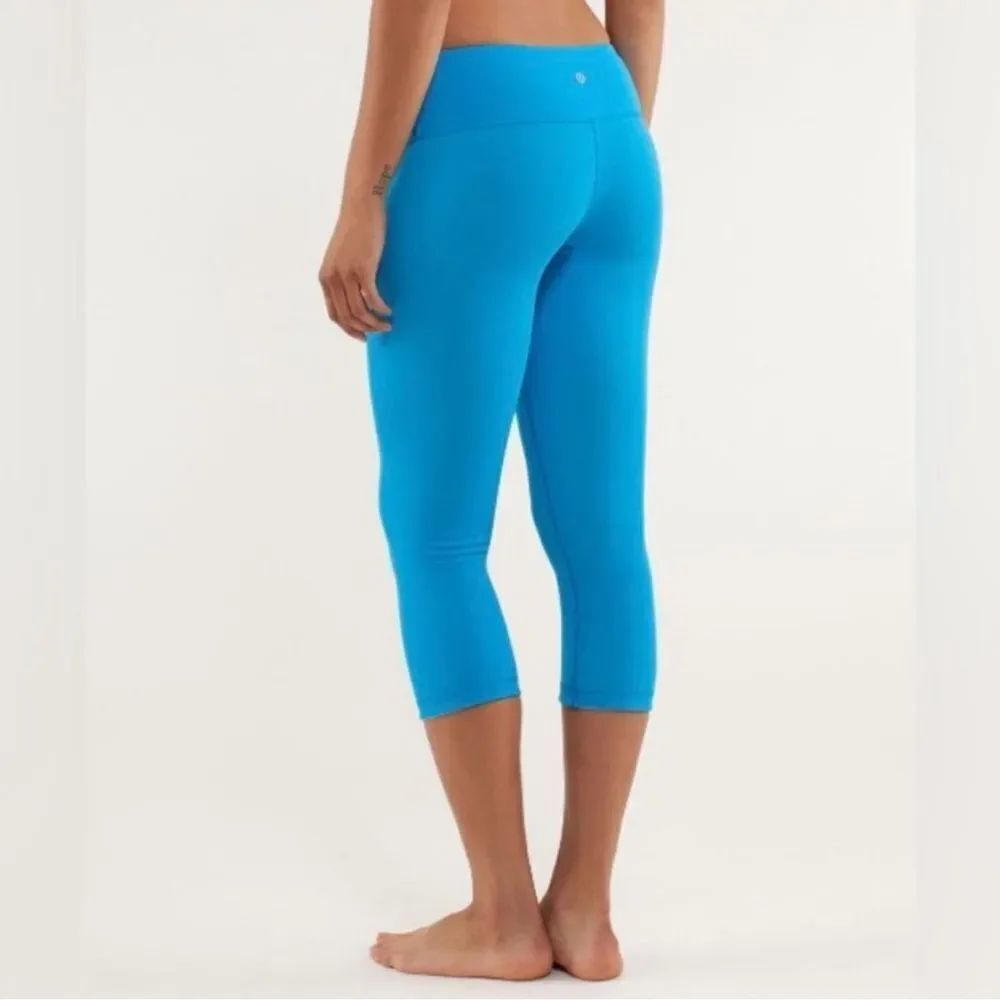 Lululemon Wunder Under Crop Reversible Legging Beach Blanket Blue Sz 8 or Sz 10 - Picture 6 of 17